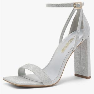 Women’s 8.5 Dream Paris silver sparkly heels